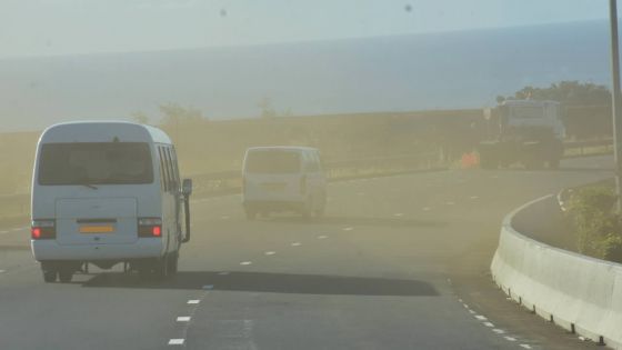 Attention danger ! Un nuage de poussière incommode les automobilistes à Sorèze