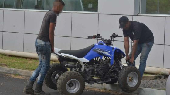 Importation de 157 kilos d’héroïne : l’Icac saisit un quad, une moto et de l’argent chez un suspect