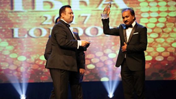 Sashi Sohodeb honoured by the International Bhojpuri Filmfare Award 