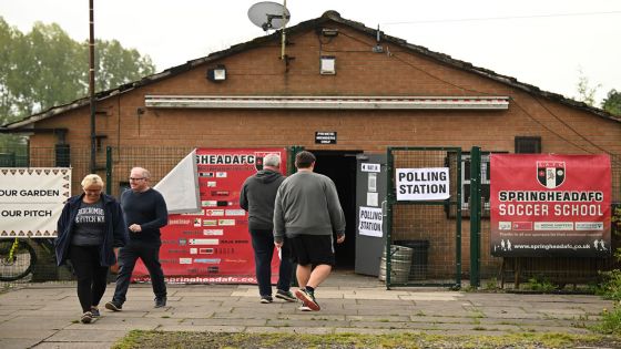 Elections locales au Royaume-Uni: scrutin test pour Boris Johnson, décisif en Irlande du Nord