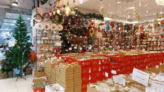 Crise sanitaire et hausse des prix : décorations de Noël cherchent preneur