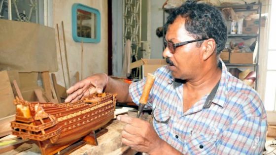 Nandlal Rajmun : l’expert des maquettes de bateaux 