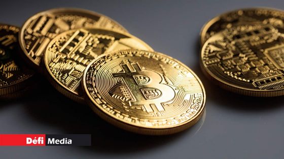 Le bitcoin plonge à son plus bas depuis fin 2020 dans un marché inquiet