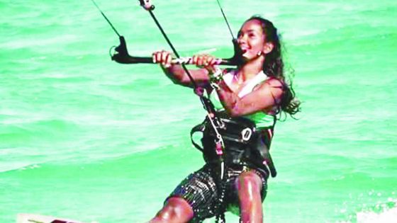 Kite surf : elle a investi Rs 800 000 mais ne peut obtenir son permis de monitrice 