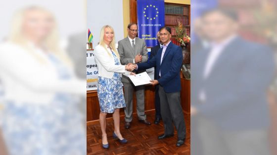 The EU signs new grants in support of Mauritius climate action