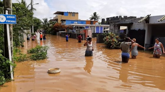 Avis de fortes pluies : une rue à Bramsthan se transforme en rivière en crue