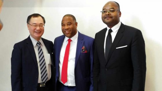 L'ancienne gloire de Liverpool John Barnes est à Maurice