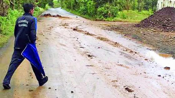 À Canot, Albion : la route inondée après des travaux de la CWA
