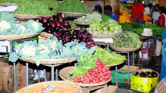 Au marché : fruits plus chers et légumes en baisse