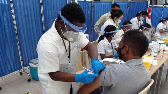 COVID-19 : voulant être vaccinée, une trentaine de Frontliners refoulée