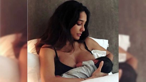 Lisa Haydon célèbre la World Breastfeeding Week avec son fils