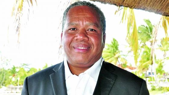 Roland Ratsiraka, ministre du Tourisme malgache : «Il faut réduire les prix des billets d’avion»