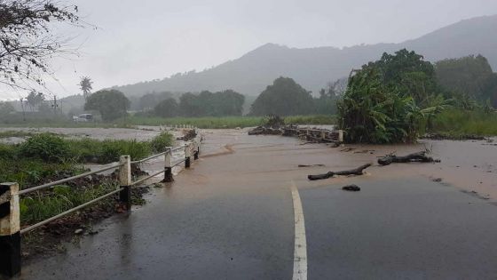 Bambous-Virieux : un pont endommagé après les averses