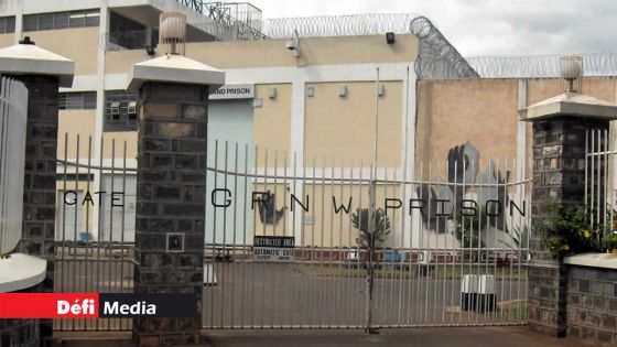 Portables et batteries saisis à la Prison de GRNO - un mystérieux individu lance un colis : qui est le destinataire ?