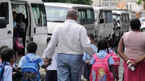 Nouveaux horaires du préscolaire gratuit : des chauffeurs de vans scolaires face à un casse-tête