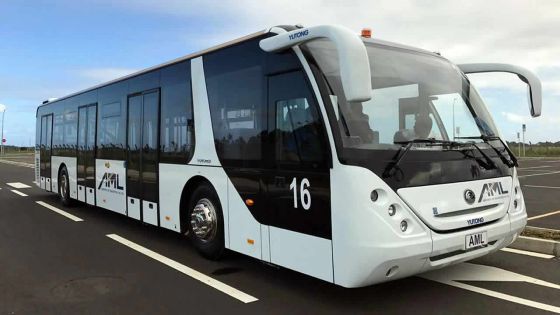 Un autobus high-tech Yutong à l’aéroport SSR