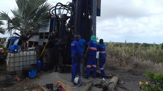 Fourniture en eau potable : des réservoirs autour des forages pour pallier les coupures