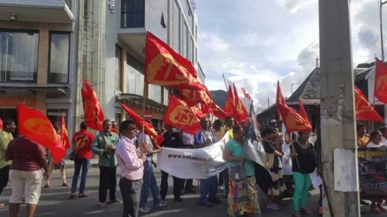 A Rose-Hill : les ‘cleaners’ des écoles primaires manifestent