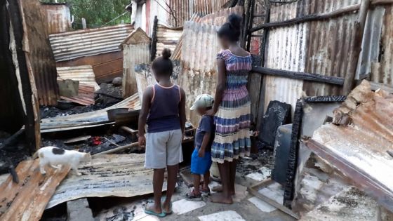 Sa maison incendiée pour la deuxième fois : Premawtee n’a pas les moyens de reconstruire sa maison 