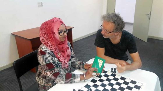 Passion : Aamirah Beekhy muse en jeu d’échecs
