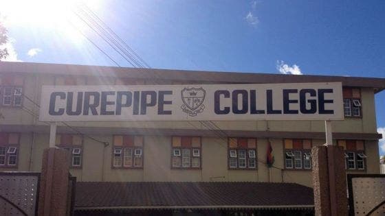 Téléphone portable en milieu scolaire : le Curepipe College devient « mobile free »