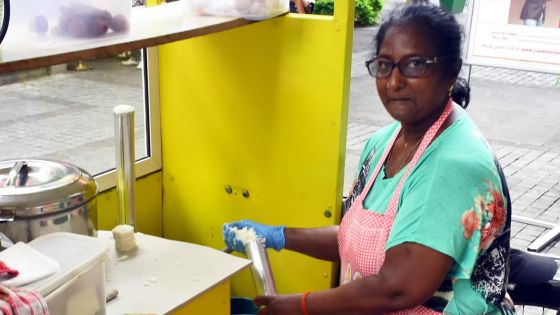 Entrepreneuriat - Vente des poutous : Nirmala Yagambrum perpétue une délicieuse tradition