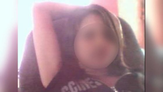 Activités illicites dans un salon de beauté : deux employées accusent leur patronne d’exploitation sexuelle