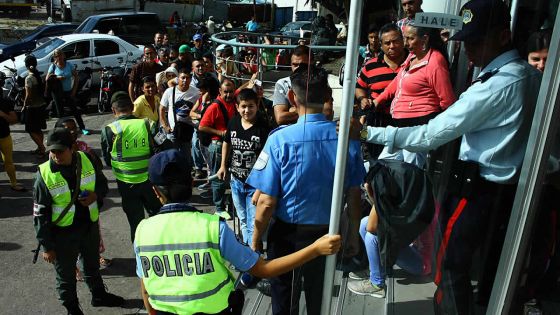 Des foules au Venezuela pour rendre les billets de 100 bolivars