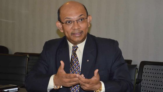 Budget : Étienne Sinatambou dévoile ses deux propositions à Pravind Jugnauth