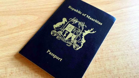Des photos indécentes en échange d’un passeport 