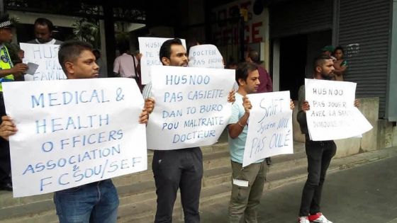 Grève avortée : les médecins dans la rue pour faire entendre leur voix