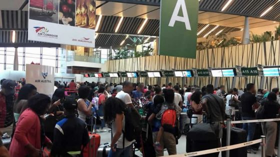 COVID-19 : le personnel de l’aéroport opère sans équipements de protection 