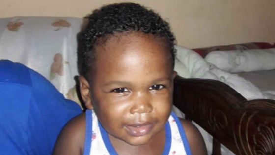 Le petit Klayton, 15 mois, meurt étouffé par une guimauve - Sa mère : «Limem ti nou lerwa»