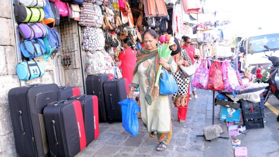 Période festive : des trottoirs obstrués à Port-Louis