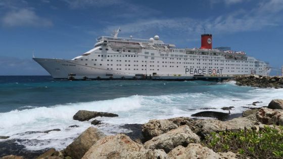 100e voyage global : escale du Peace Boat à Port-Louis