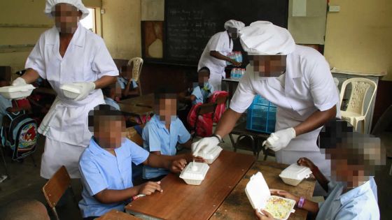 Repas chauds à l’école Bambous A : un parent critique la qualité des aliments