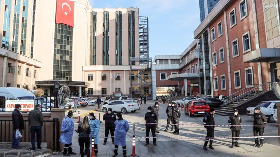 Turquie: un incendie éclaté dans le service Covid-19 d'un hôpital fait neuf morts
