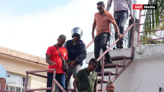 [En images] Reade Boodhoo : son neveu, principal suspect, retourne sur les lieux du crime