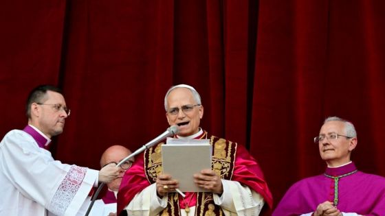 Léon XIV lance un appel de paix à tous les peuples  lors de son premier discours