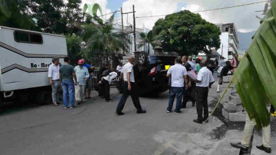 Port-Louis : une voiture se renverse