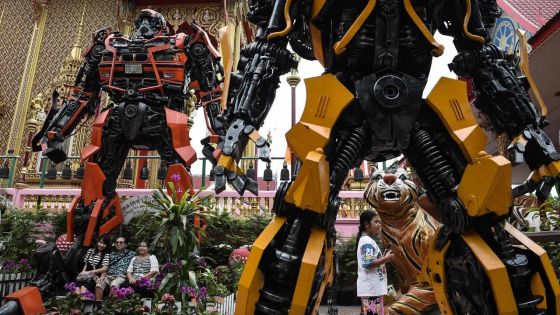 En Thaïlande, des statues de superhéros dans les temples bouddhistes