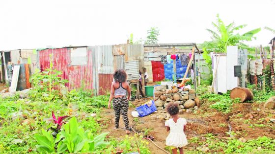 Terres et logements : des ex-squatteurs de Port-Louis coupés du monde au milieu de nulle part