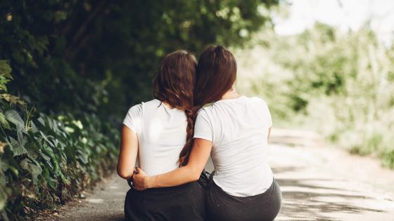 Lesbianisme en milieu scolaire : des adolescentes s'affichent et s'affirment ouvertement