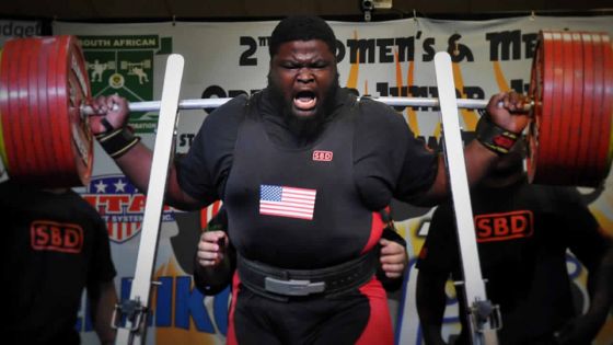 Un Américain soulève une barre de 456 kilos