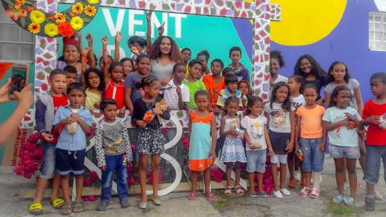 À Alma : des enfants défilent au son des ravannes pour le carnaval