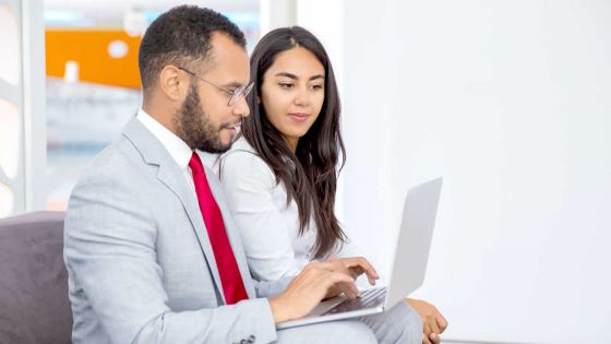 Violences sur le genre : 4 femmes sur 10 subissent des remarques sexistes au travail