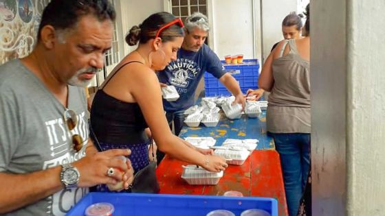 Plus de 350 repas servis aux SDF par le personnel de Kreola