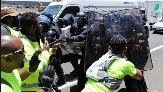 À l’île de La Réunion : comment le mouvement des gilets jaunes a fini par un couvre-feu