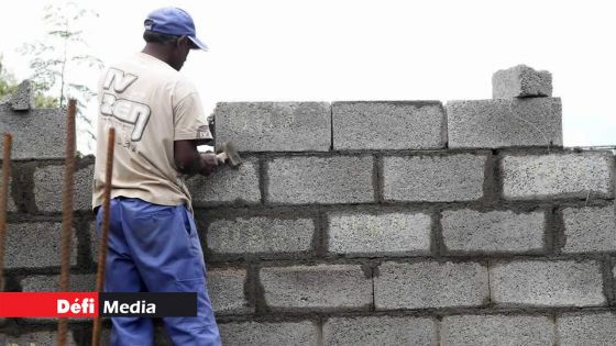 Pénurie de main-d’œuvre locale dans la construction : les opérateurs souhaitent plus de facilités pour recruter les travailleurs étrangers