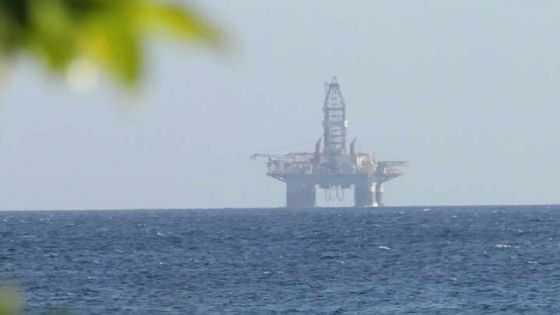 Une plateforme pétrolière vue au large d’Albion